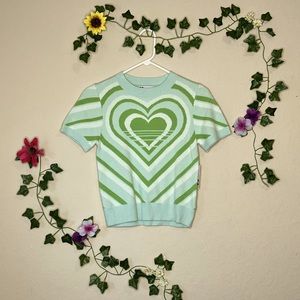 SO stretchy green heart t-shirt